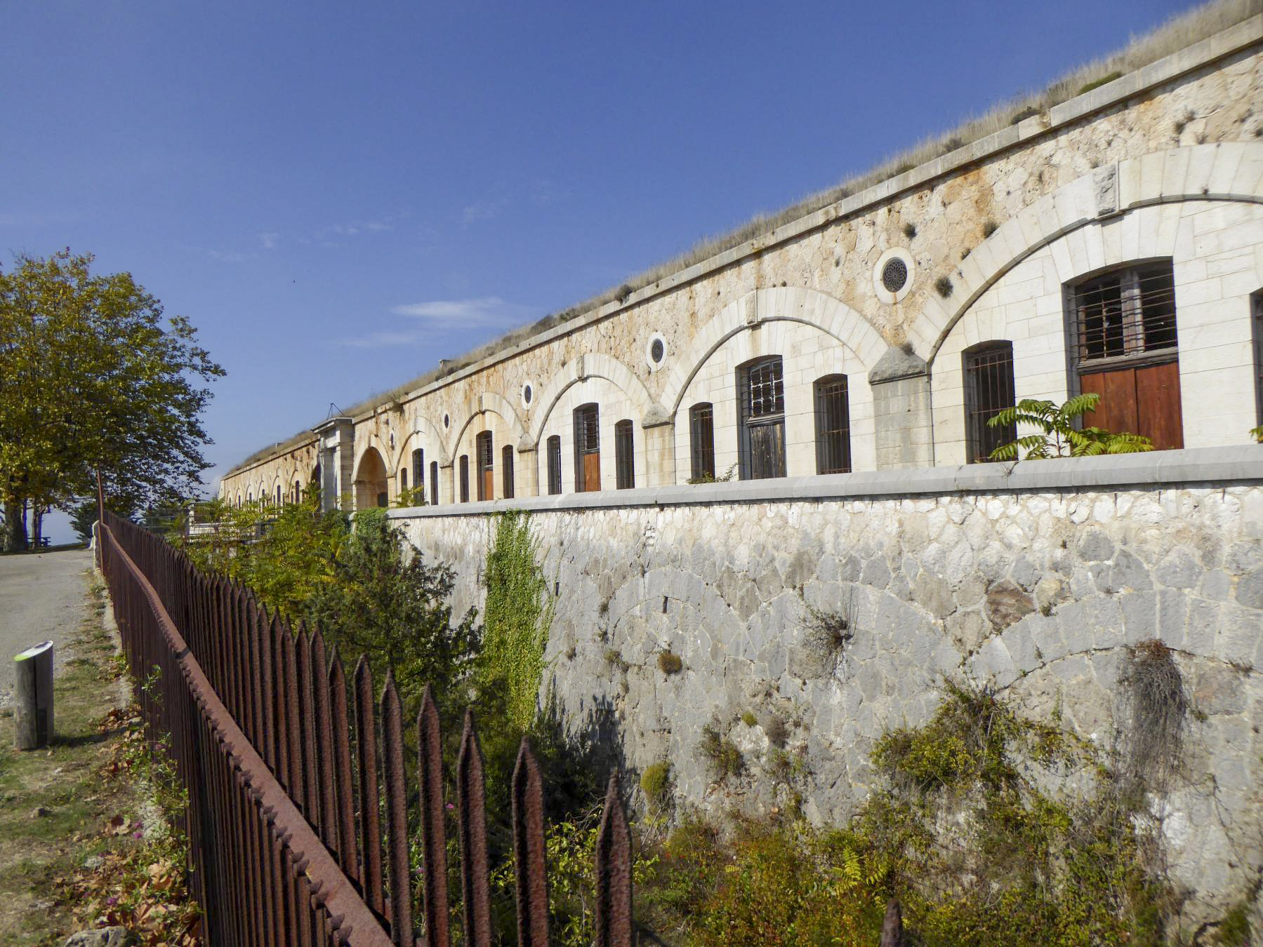 Ligne Maginot - FORT DE LA REVERE - (Casernement) -  - ELLENA Daniel - CUNY Philippe