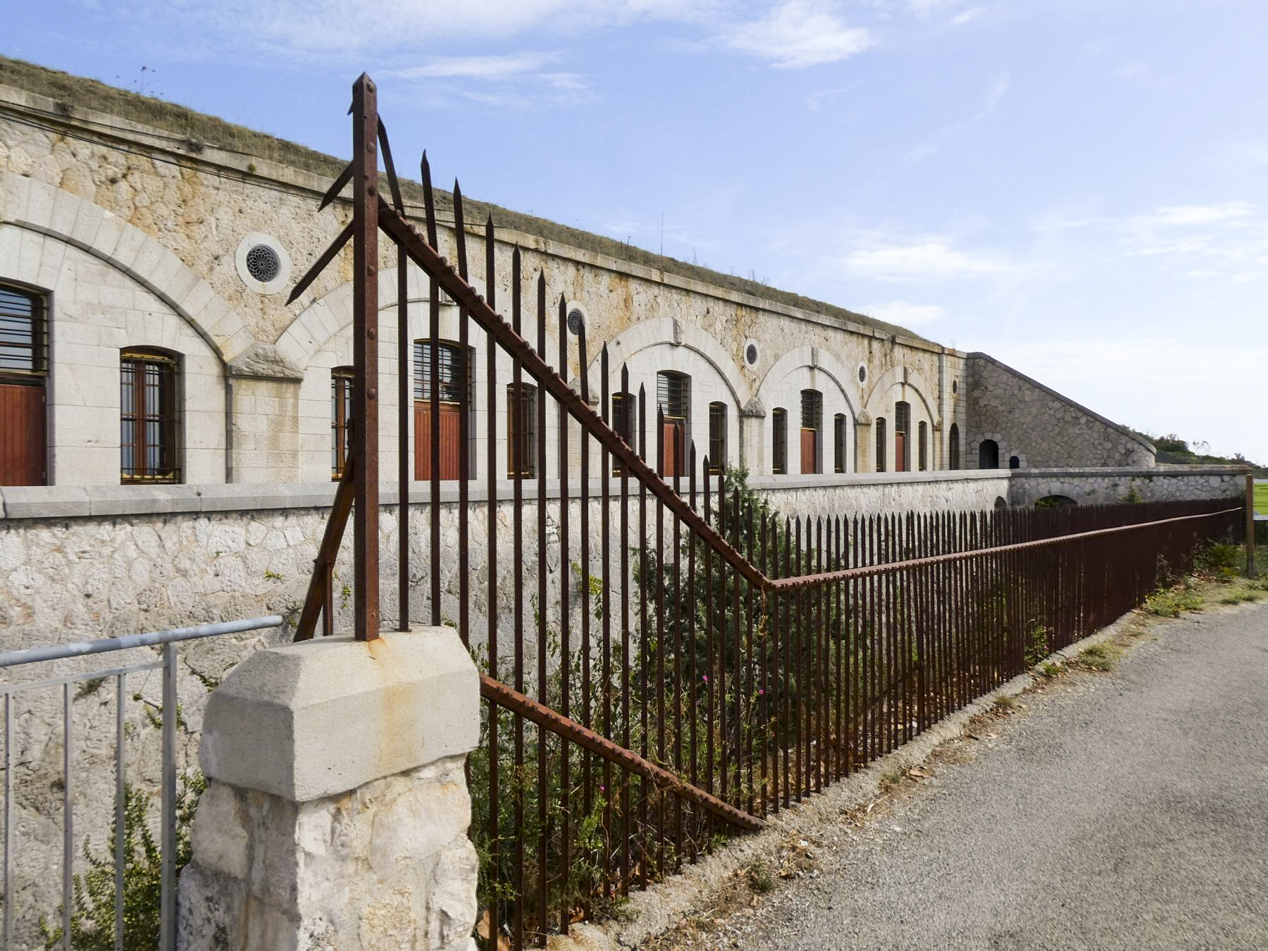 Ligne Maginot - FORT DE LA REVERE - (Casernement) -  - ELLENA Daniel - CUNY Philippe