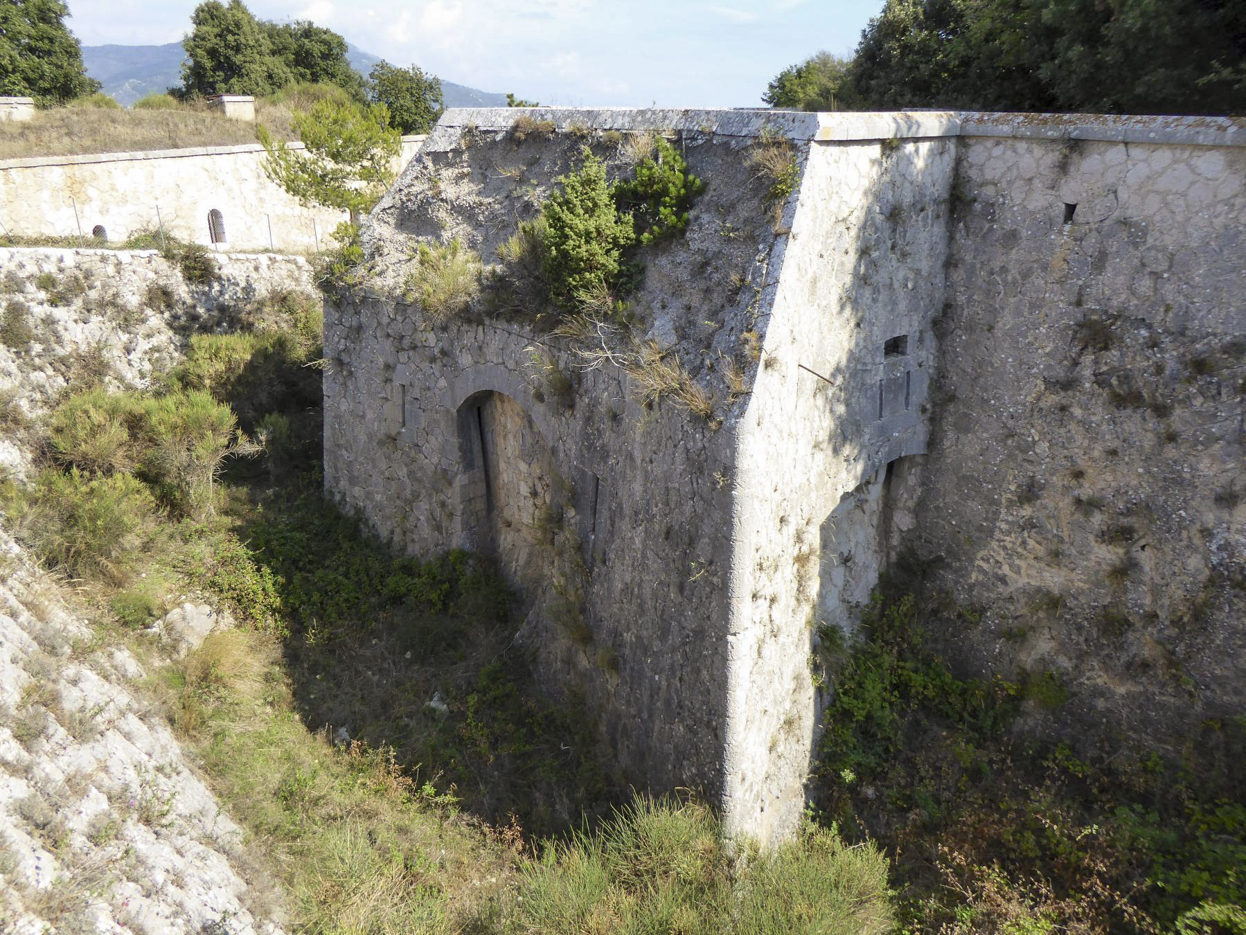 Ligne Maginot - FORT DE LA REVERE - (Casernement) - Une caponnière - ELLENA Daniel - CUNY Philippe