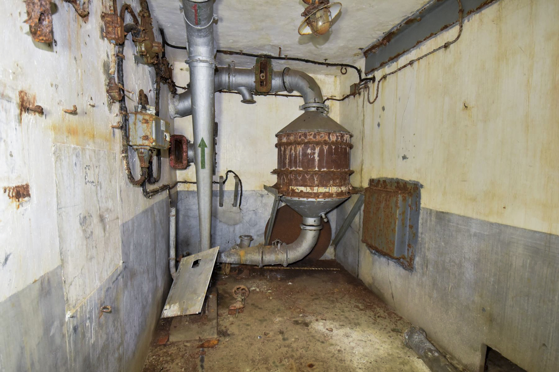 Ligne Maginot - FERMONT - A2 - (Ouvrage d'artillerie) - Bloc 3
Local filtres et ventilateurs - Ludovic KNAPP