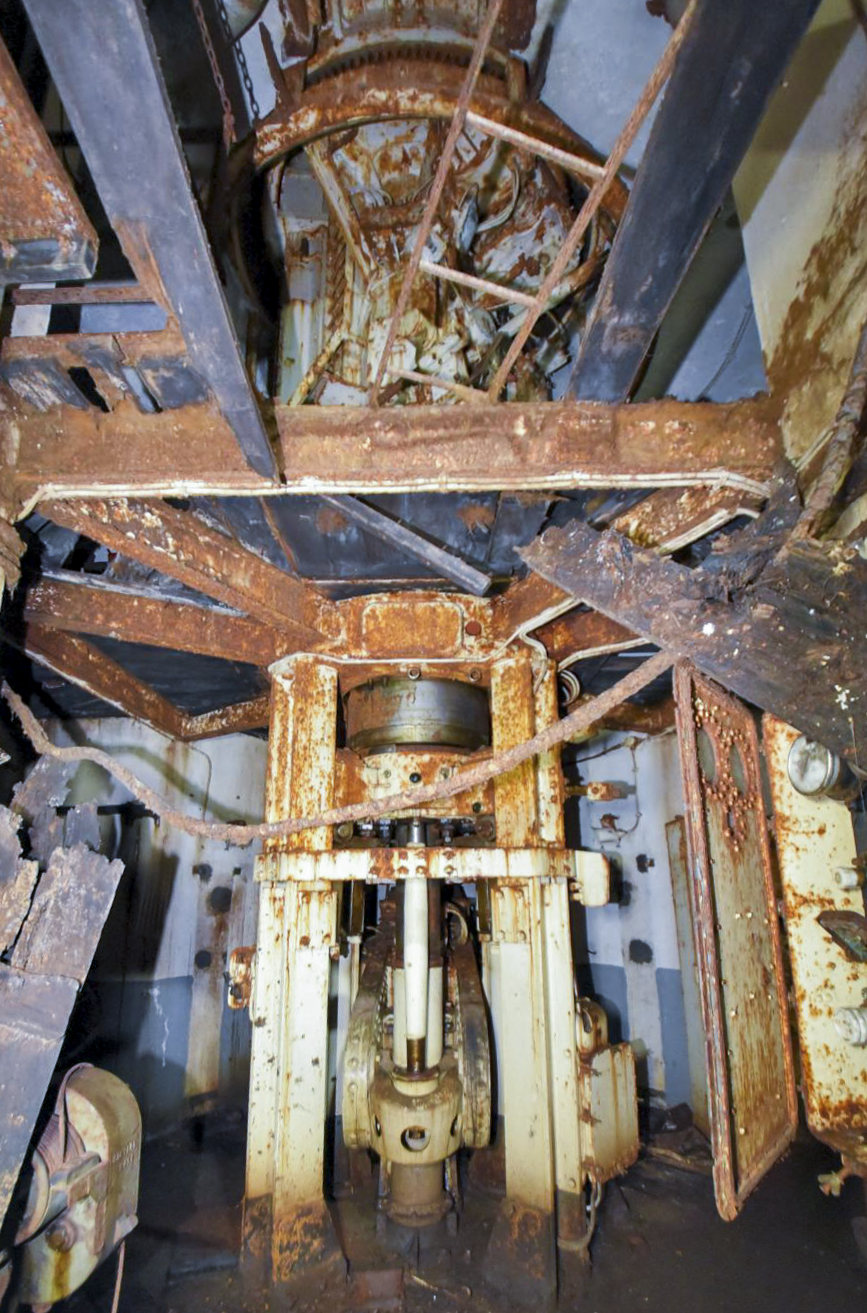 Ligne Maginot - FERMONT - A2 - (Ouvrage d'artillerie) - Bloc 5
Etage inférieur de la tourelle de 81 - Ludovic KNAPP