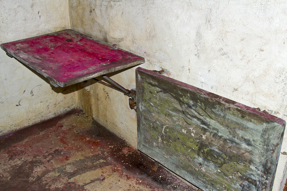 Ligne Maginot - ANNEXE DE SAINT ANTOINE - (Casemate d'infanterie - Simple) - Tables rabattables dans la chambre de troupe - Michel Teiten