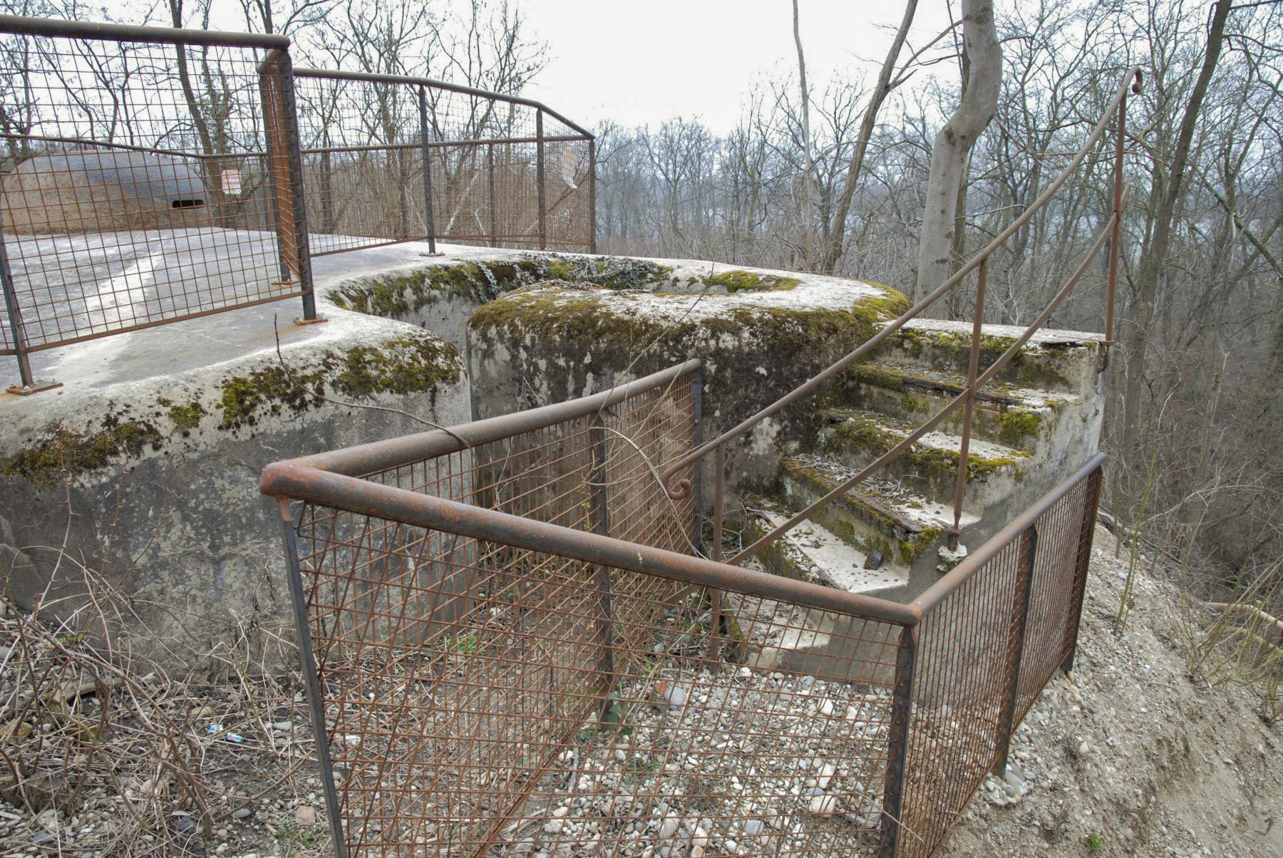 Ligne Maginot - FORT UHRICH (237°RI) - (PC) - Observatoire cuirassé de la batterie 38 (10 cm KiSL) sur la capitale du front de tête - knapp ludovic