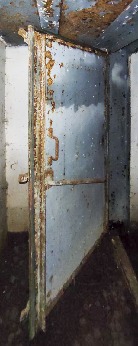 Ligne Maginot - G1 - (Chambre de coupure - Avec central) - Couloir et porte interieure  - J.L
