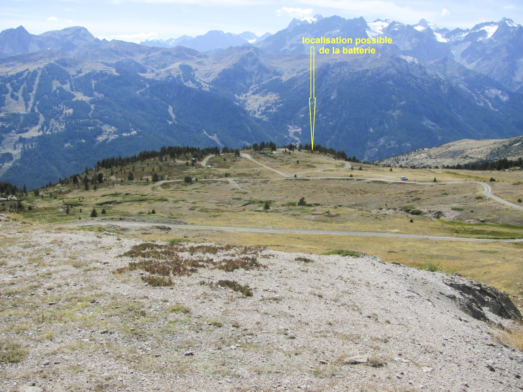 Ligne Maginot - COL DE GRANON (154° RAP - 8° BIE) - (Position d'artillerie préparée) - Vue du plateau où la batterie se situait selon le rapport du Lt Bern. 
Photo prise de Granon vers la Guisane. - Marc ENDINGER