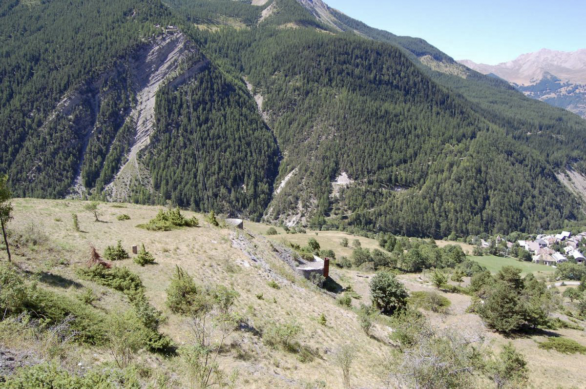Ligne Maginot - NORD OUEST DE FONTVIVE (NOF) - (Abri) - À l'arrière-plan l’ouvrage Roche-la-Croix - Michal Prasil