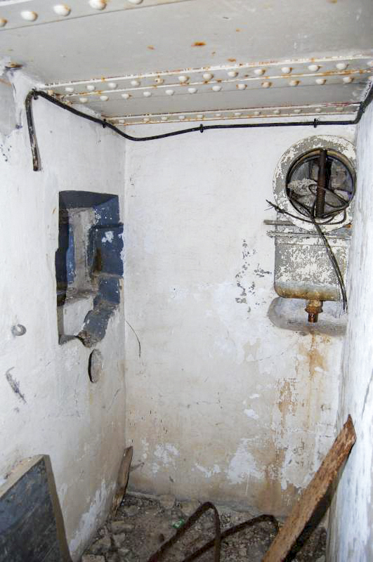 Ligne Maginot - NORD OUEST DE FONTVIVE (NOF) - (Abri) - Bloc 1
Prise d´air - Michal Prasil