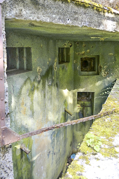 Ligne Maginot - BASSE PARTHE EST - C46 - (Casemate d'infanterie - Simple) - Le cadre support du camouflage des créneaux est encore présent de nos jours - PAVEL Jan
