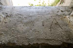 Ligne Maginot - CONCHETAS - CONQUET (OC) - (Ouvrage d'infanterie) - Bloc 6
Inscriptions gravées BCA et noms de soldats dans un des créneaux