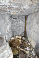 Ligne Maginot - PA DU CARREFOUR 248-4 - (Blockhaus pour arme infanterie) - Emplacement des deux lits superposés.
Au plafond une ouverture traversant la dalle. 
