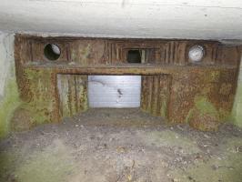 Ligne Maginot - LE CORBEAU - (Blockhaus pour canon) - Un des deux créneaux avec trémie Pamart-Lemaigre
