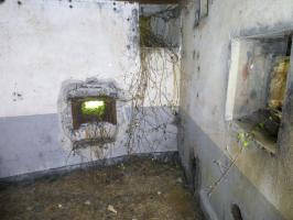 Ligne Maginot - RODIGNIES EST - (Casemate d'infanterie - Double) - Chambre de tir mitrailleuse droite, à droite le créneau FM de défense des entrées