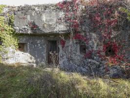 Ligne Maginot - JENLAIN - C14 - (Casemate d'infanterie - Simple) - L'entrée avec ces trois créneaux FM B