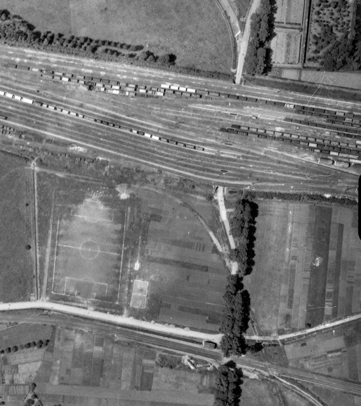 Ligne Maginot - VF60 - ROCADE SAINT-HUBERT / BOULANGE / MANCE - PARTIE SFT - (RESEAU - Voie 60 - Antenne ou rocade ferroviaire) - Photo aérienne de 1947
Garage évitement de Bétange - IGN - Géoportail 1947