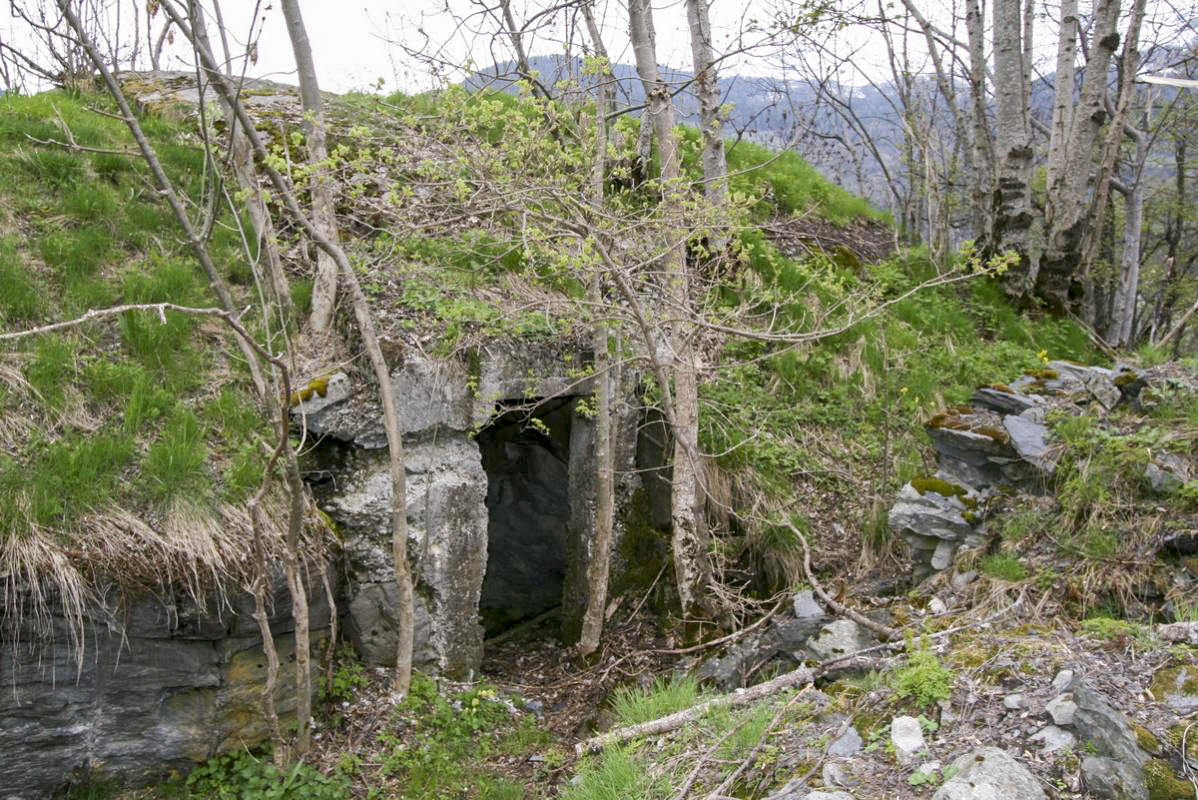Ligne Maginot - PLANAY - (Blockhaus pour arme infanterie) - Vue arrière de l'ouvrage - Alain Perouffe