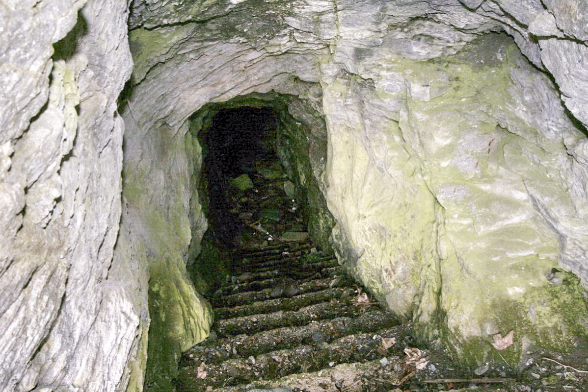 Ligne Maginot - PLANAY - (Blockhaus pour arme infanterie) - Descente de l'entrée sud - Alain Perouffe