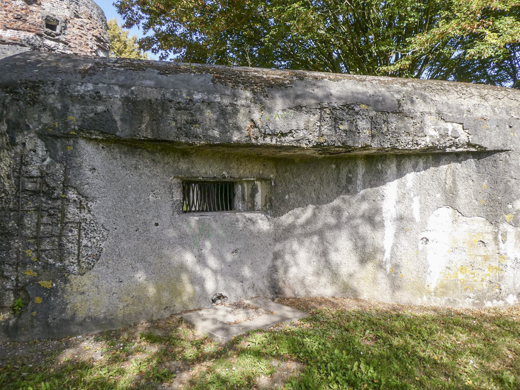 Ligne Maginot - LA TOUR - (Blockhaus pour canon) - Le créneau mitrailleuse - ELLENA Daniel - CUNY Philippe