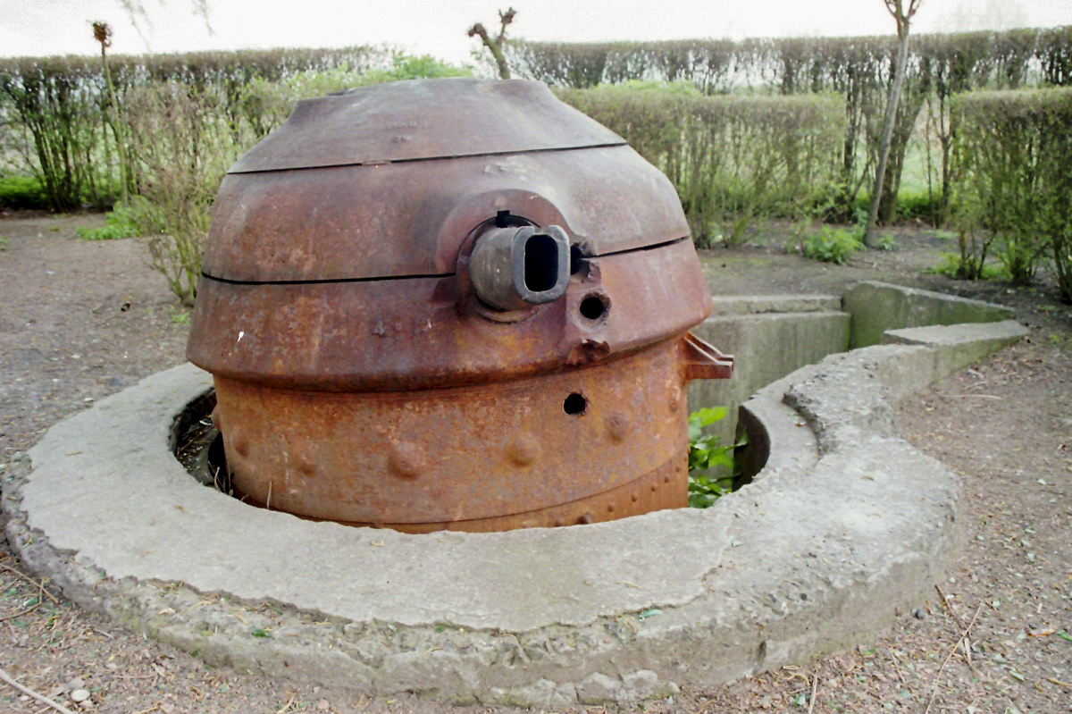 Ligne Maginot - T3 (TD N° 507) - (Cuve pour arme d'infanterie) - La tourelle dans son encuvement - Alain Perouffe