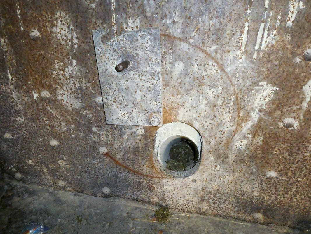 Ligne Maginot - O38 - PETITE TETIERE - (Casemate d'infanterie) - Goulotte pour l'évacuation des douilles - ELLENA - CUNY