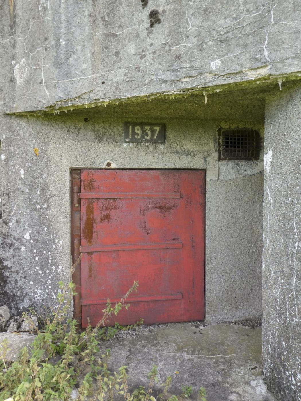 Ligne Maginot - B513 - WARGNIES LE GRAND - (Blockhaus pour canon) - L'entrée pour canon antichar - ELLENA Daniel - CUNY Philippe