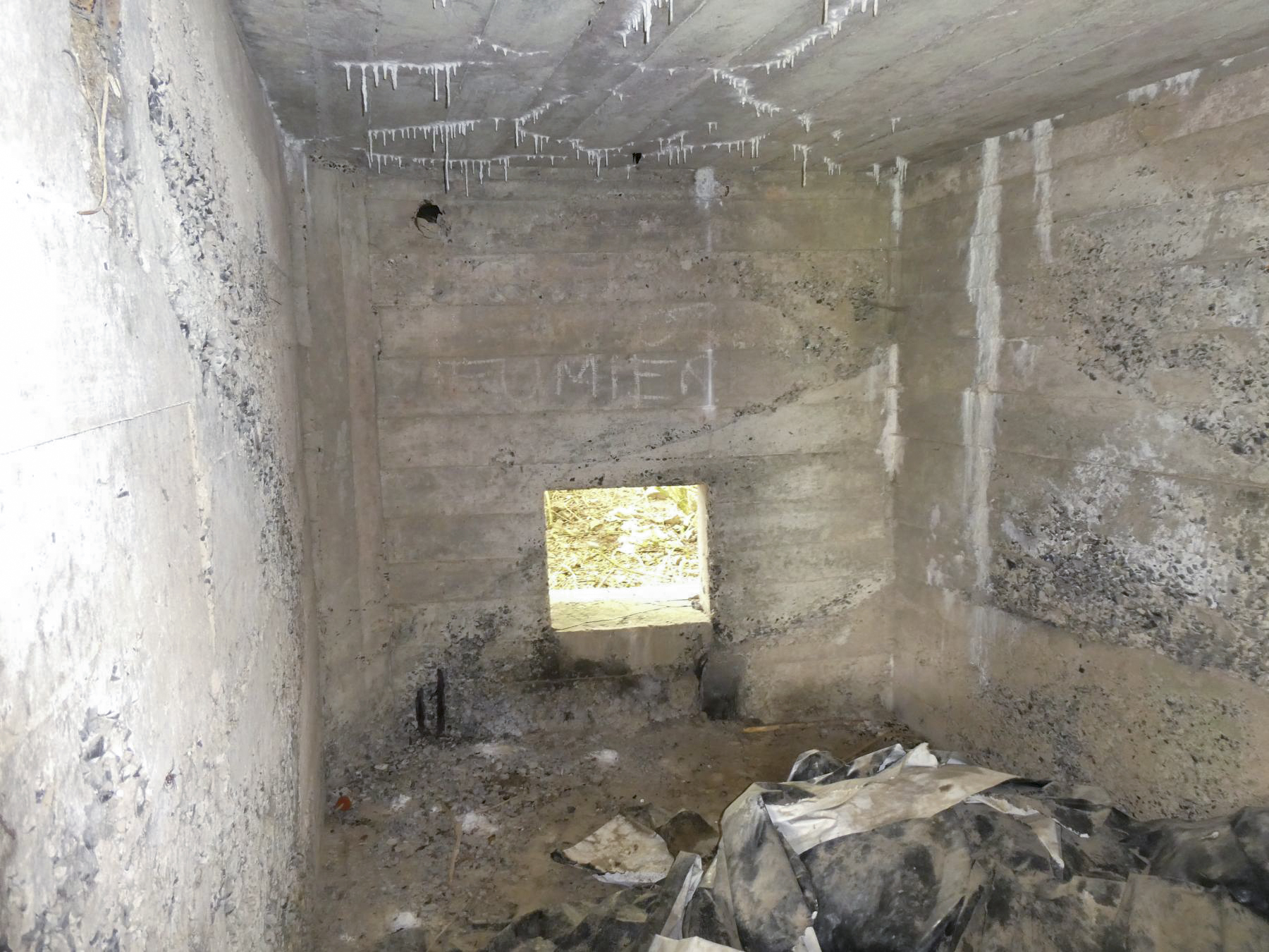 Ligne Maginot - A58 - JENLAIN OUEST - (Blockhaus lourd type STG / STG-FCR - Double) - Intérieur du blockhaus. - ELLENA Daniel - CUNY Philippe