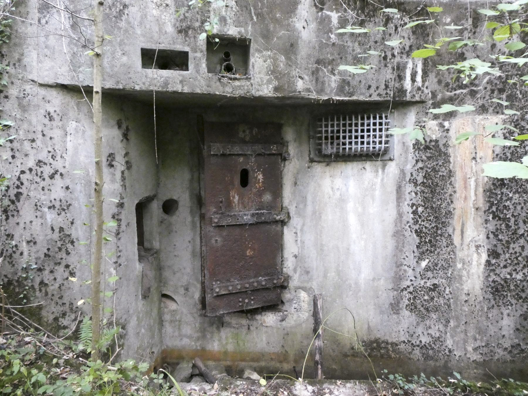 Ligne Maginot - MARLIERES - C4 - (Casemate d'infanterie - Simple) - L'entrée - ELLENA Daniel - CUNY Philippe