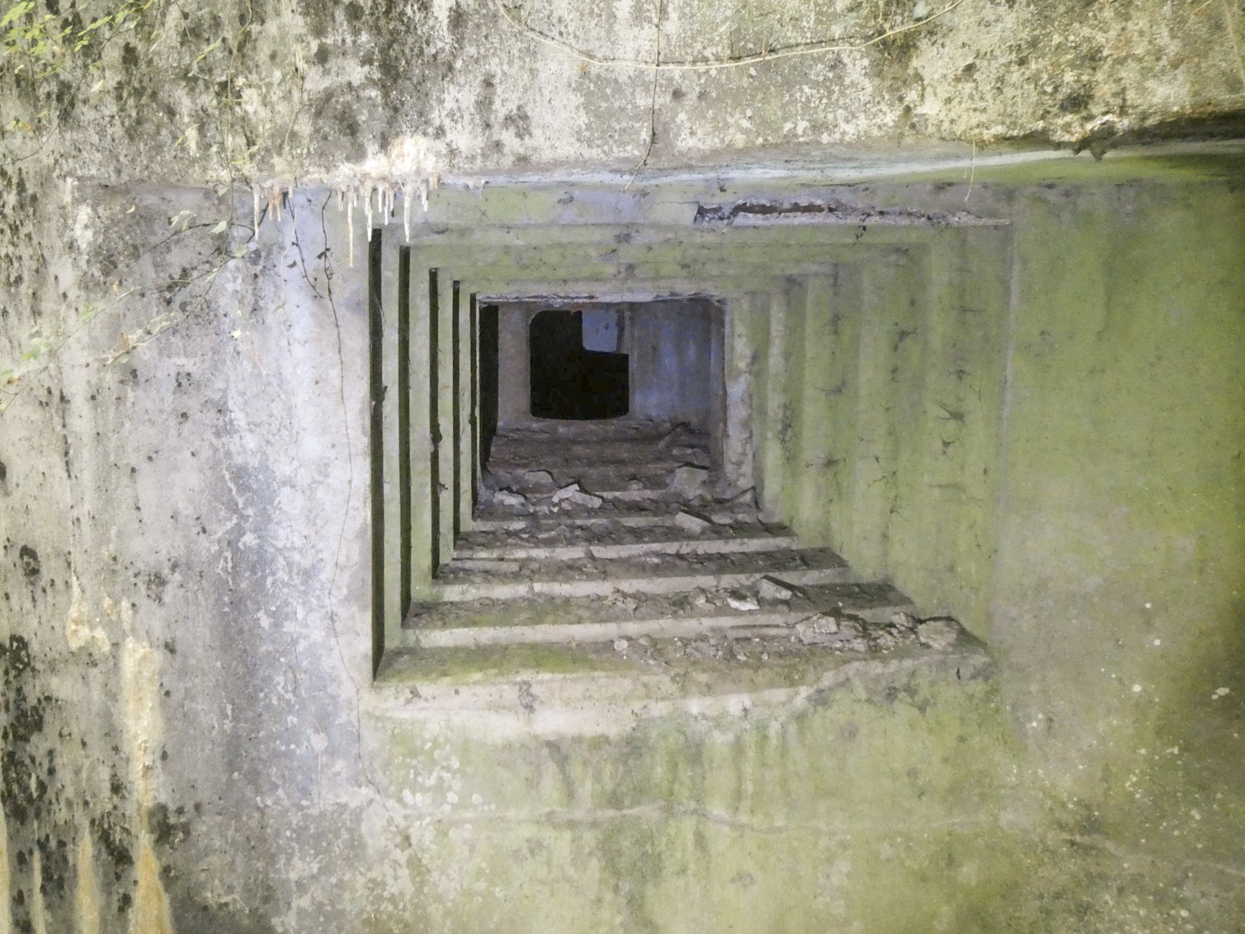 Ligne Maginot - MARLIERES - C4 - (Casemate d'infanterie - Simple) - Le créneau de 47 mm - ELLENA Daniel - CUNY Philippe
