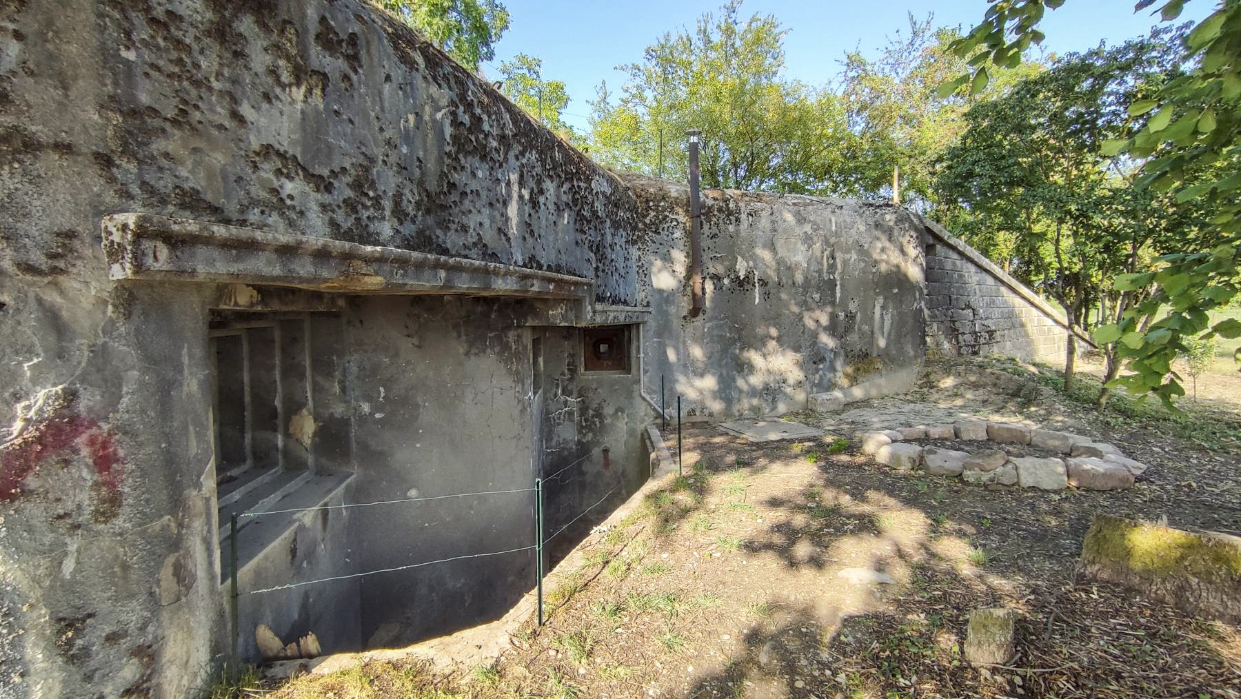 Ligne Maginot - 22/3 - GERSTHEIM - (Casemate d'infanterie - Double) - Façade de la chambre de tir Sud - Gael Jego