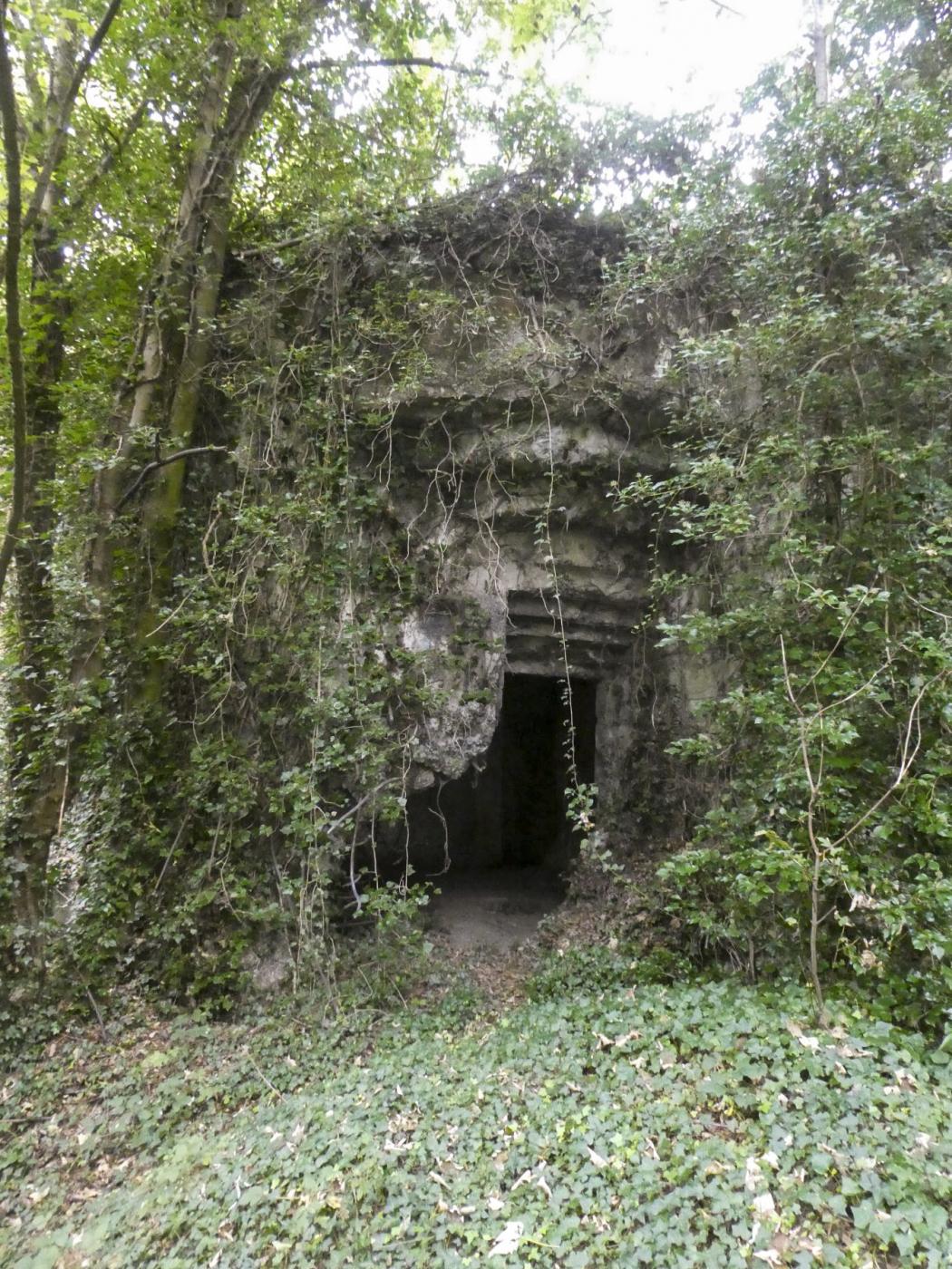Ligne Maginot - FORT DE MAULDE EST - (Casemate d'artillerie) - La deuxième embrasure pour canon  - ELLENA Daniel - CUNY Philippe