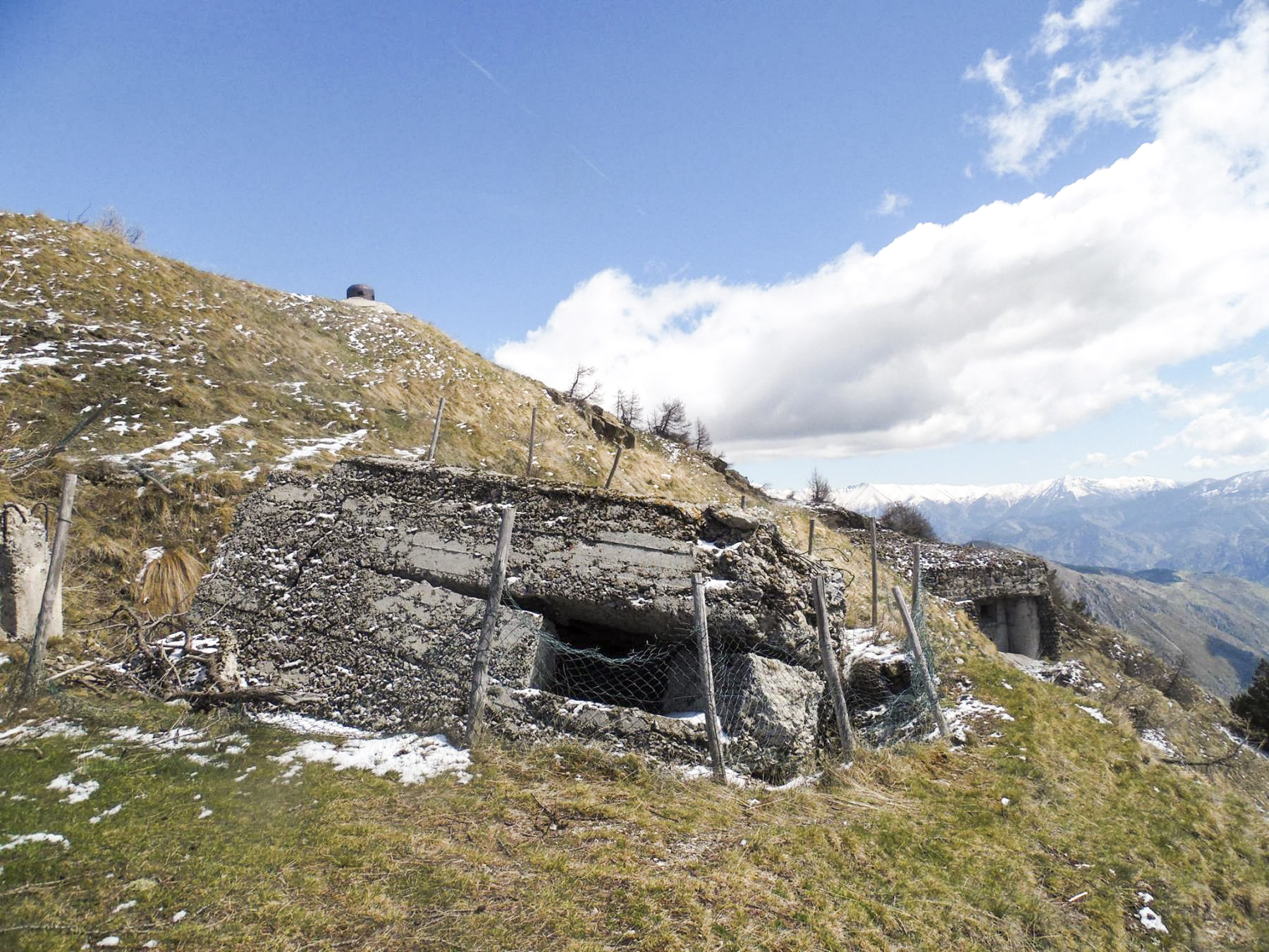 Ligne Maginot - PLAN CAVAL 5 - (Blockhaus pour arme infanterie) - Le blockhaus est construit sur le débouché de l'un des puits de services utilisés lors de la construction de l'ouvrage de Plan Caval - Simon GREBOVAL