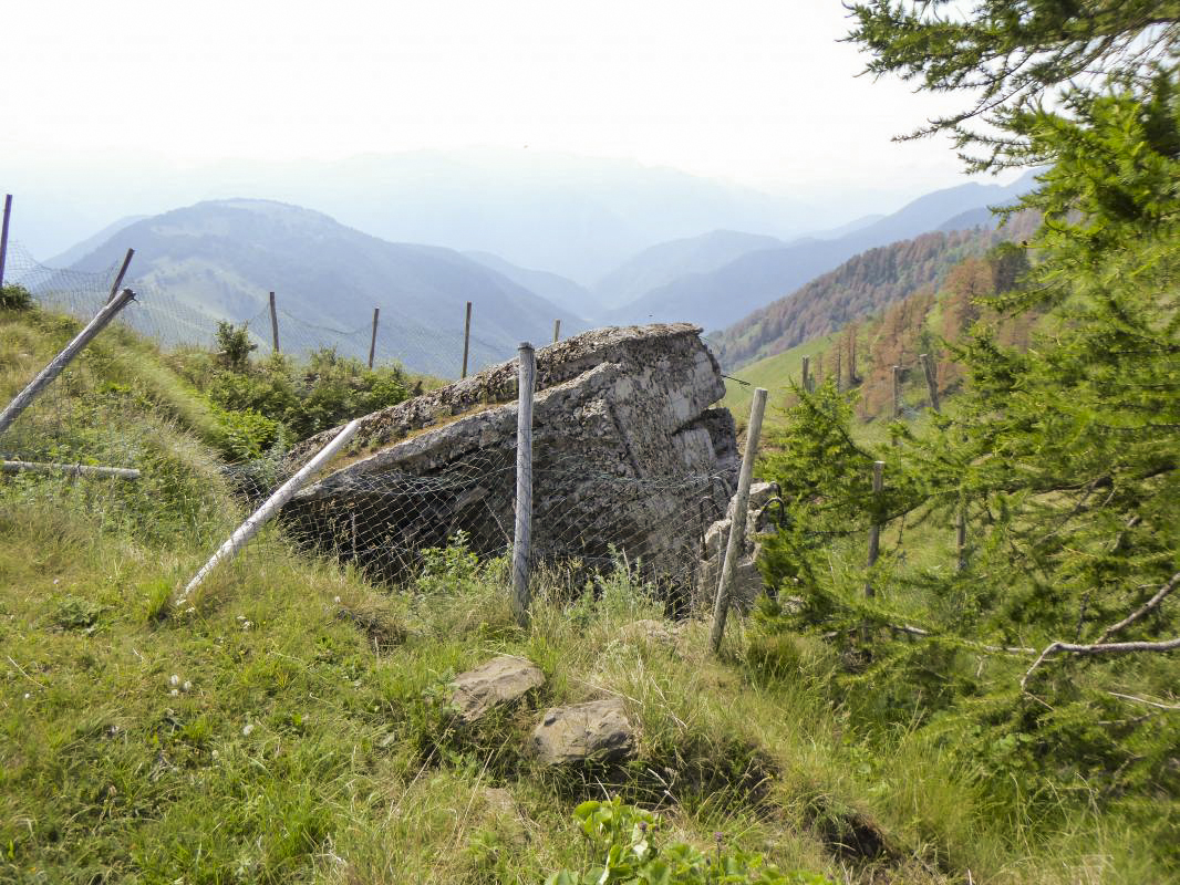 Ligne Maginot - PLAN CAVAL 5 - (Blockhaus pour arme infanterie) - Le blockhaus est construit sur l'un des puits de service de l'ouvrage de Plan Caval - ELLENA-CUNY