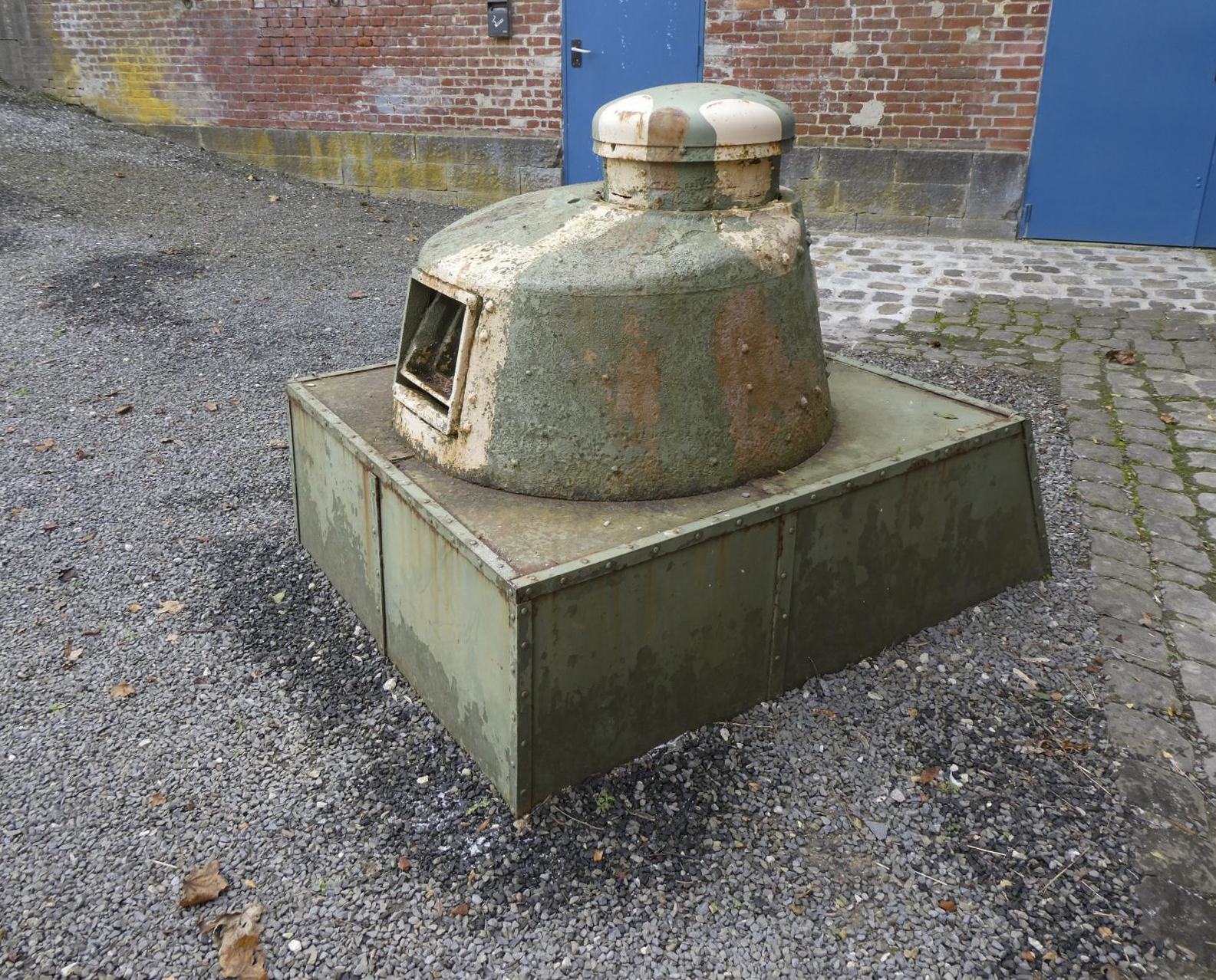 Ligne Maginot - FORT DE LEVEAU (I / 87°RIF - PC DE GUERRE) - (PC de Quartier) - Tourelle FT17 récupérée dans les environs - ELLENA Daniel - CUNY Philippe