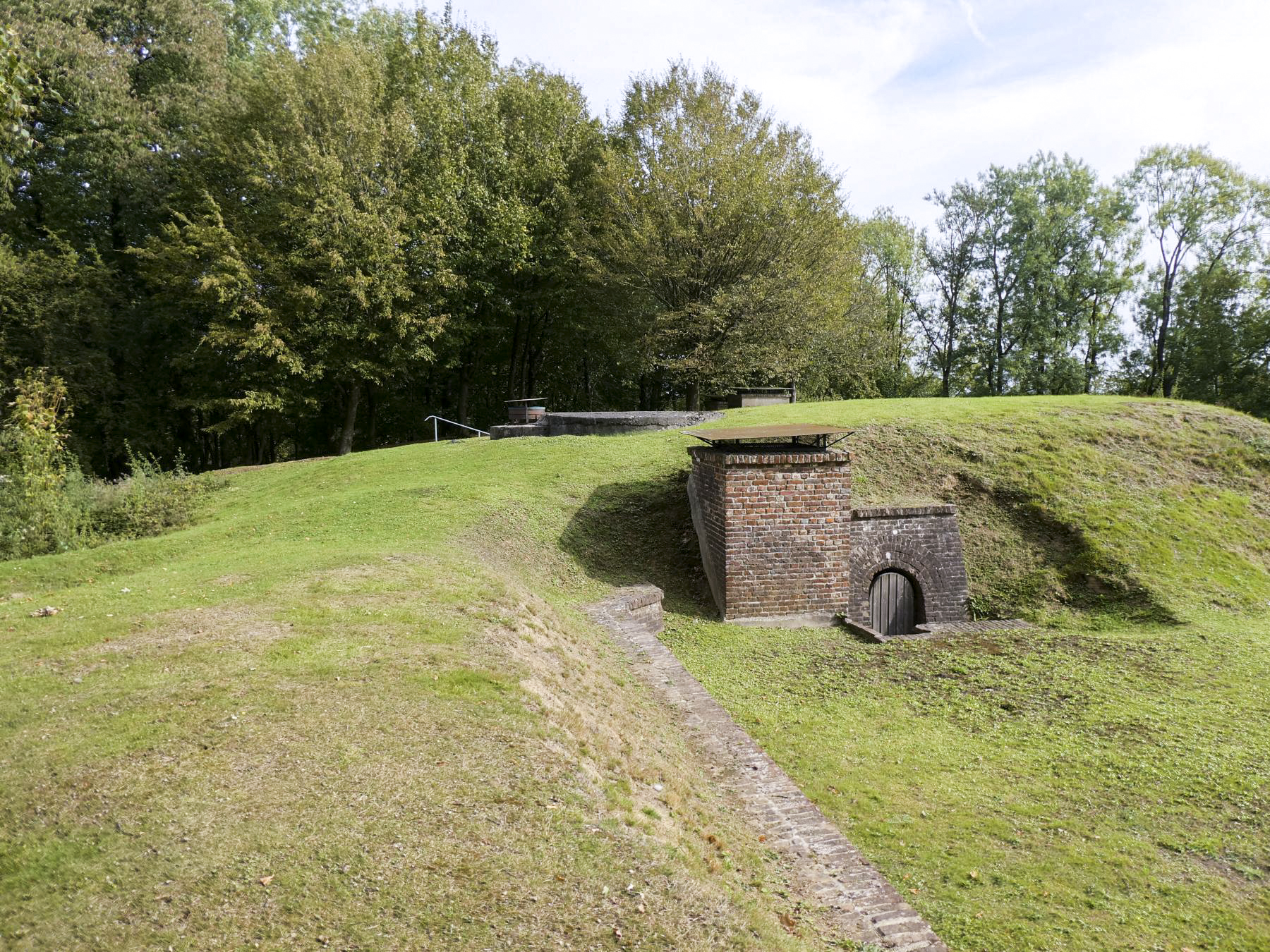 Ligne Maginot - B607 - LEVEAU NORD - (Observatoire d'artillerie) - L'observatoire sur l'abri traverse du fort - ELLENA Daniel - CUNY Philippe
