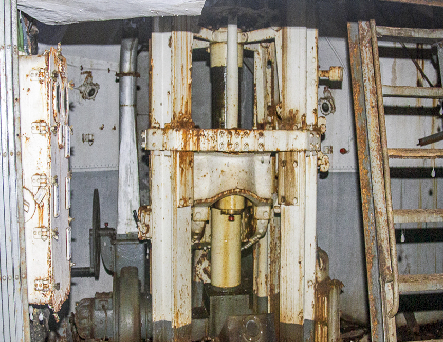 Ligne Maginot - SIMSERHOF - (Ouvrage d'artillerie) - Bloc 4
Tourelle mitrailleuse - Michel Teiten