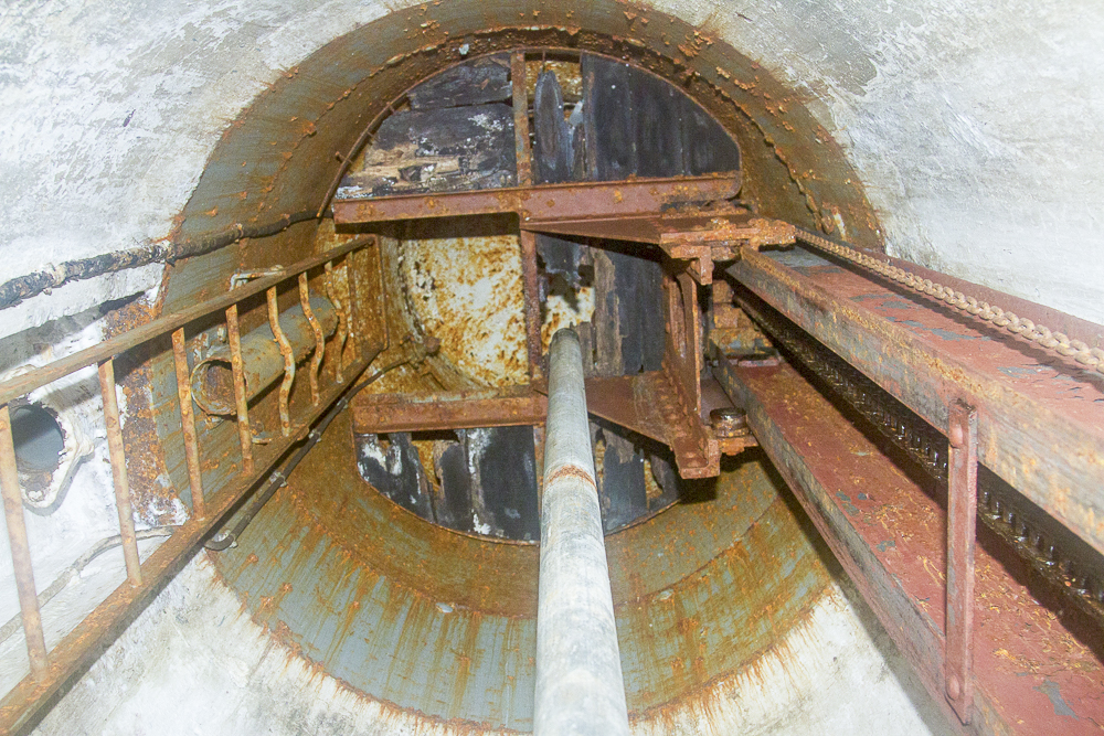 Ligne Maginot - SIMSERHOF - (Ouvrage d'artillerie) - Bloc 6
Intérieur de la cloche GFM - Michel Teiten