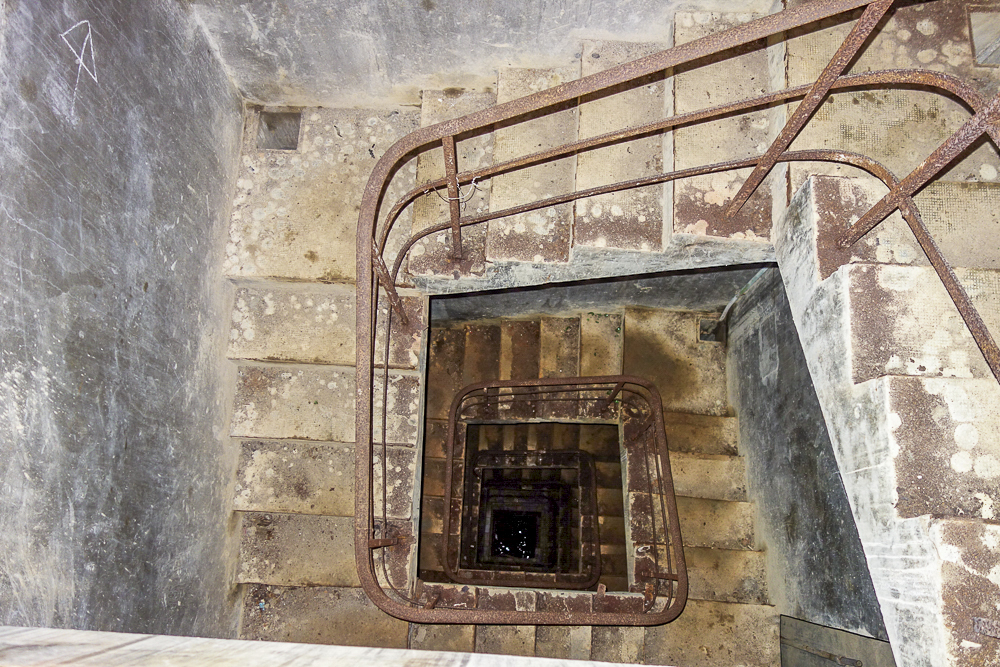 Ligne Maginot - SEELBERG EST - (Casemate d'infanterie - Simple) - Cage d'escalier descendant à la galerie de jonction des blocs inachevée - Michel Teiten