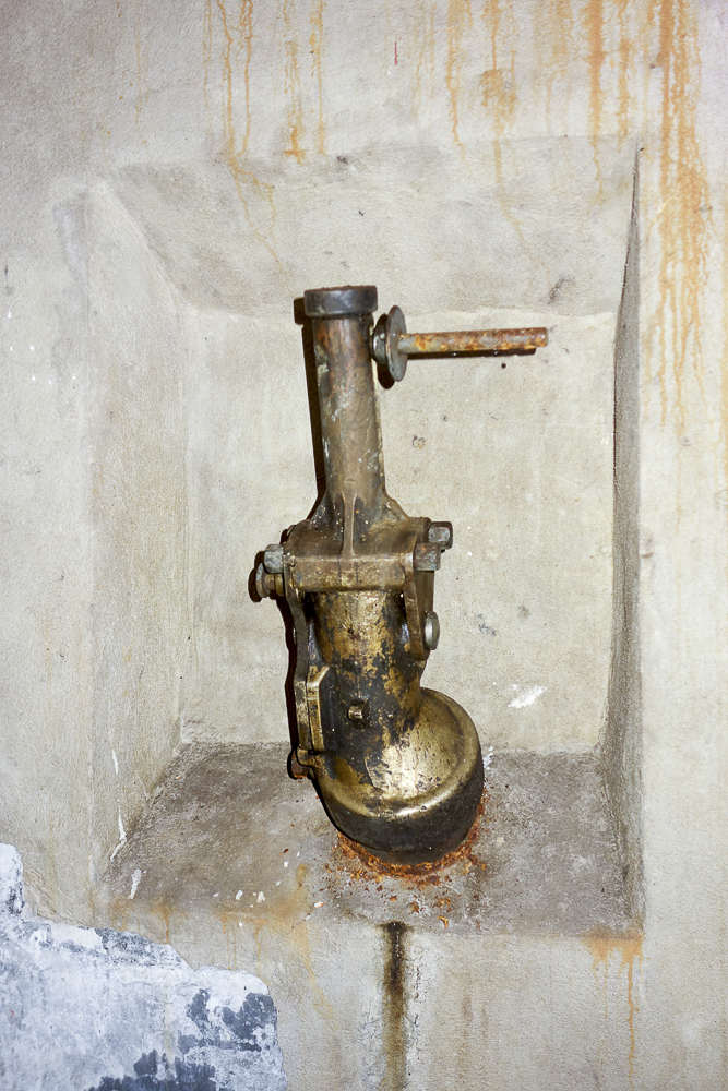 Ligne Maginot - SIMSERHOF - (Ouvrage d'artillerie) - Bloc 4
Goulotte à grenades - Michel Teiten