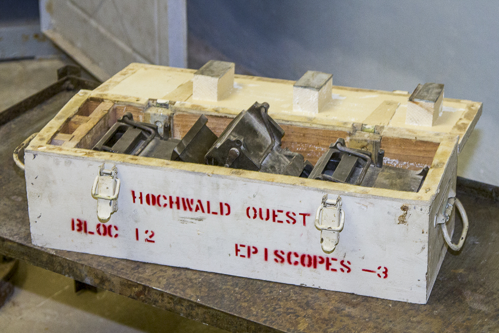 Ligne Maginot - HOCHWALD - (Ouvrage d'artillerie) - Bloc 12
Épiscopes du bloc exposés dans l'ouvrage du Four à Chaux - Michel Teiten