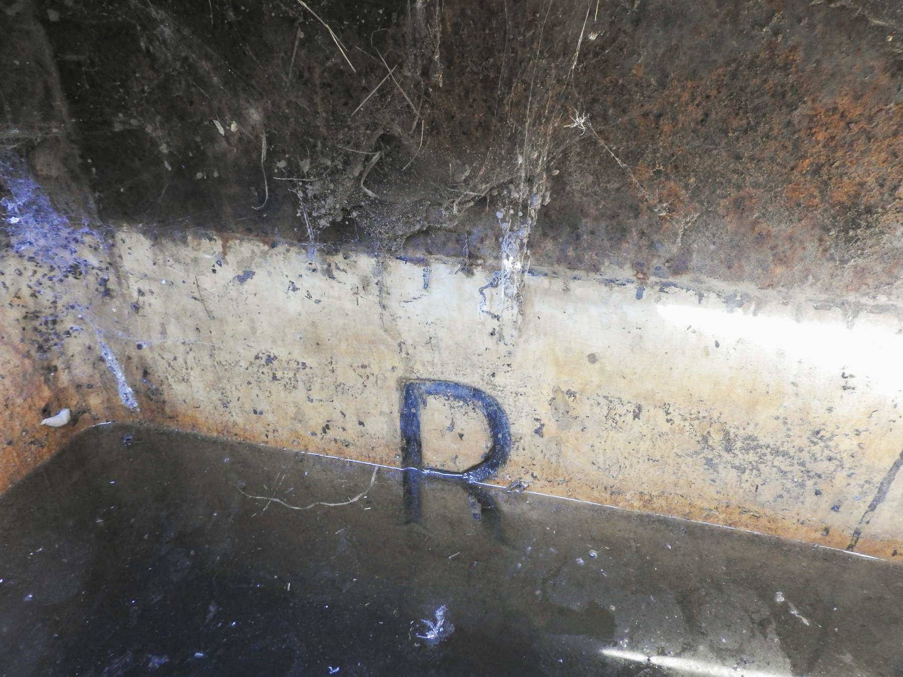Ligne Maginot - R - (Chambre de coupure) - Le numéro est gravé dans le puits d'accès. - STENGER Mathieu