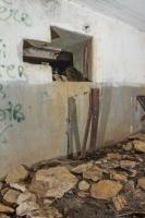 Ligne Maginot - DB20 - (Blockhaus pour canon) - Le créneau pour canon anti-char de 47 mm 
une partie de la crinoline est encore visible