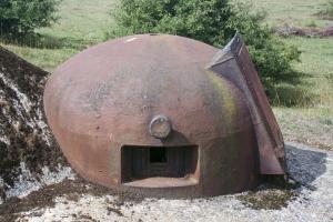 Ligne Maginot - BREHAIN - A6 - (Ouvrage d'artillerie) - Bloc 3
Cloche GFM modifiée après-guerre avec une issue de secours 