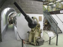 Ligne Maginot - Canon de 75 modèle 29 - Musée de Fermont
75 mle 29 du bloc 4 de l'ouvrage de Saint-Roch. Cet exemplaire serait le seul doté de commandes de pointage à gauche 