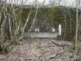 Ligne Maginot - CB330 - GINSKLOPP NORD - (Blockhaus pour canon) - Le créneau a été réaménagé pour la réutilisation du bloc comme chambre de coupure dans le cadre de l'OTAN