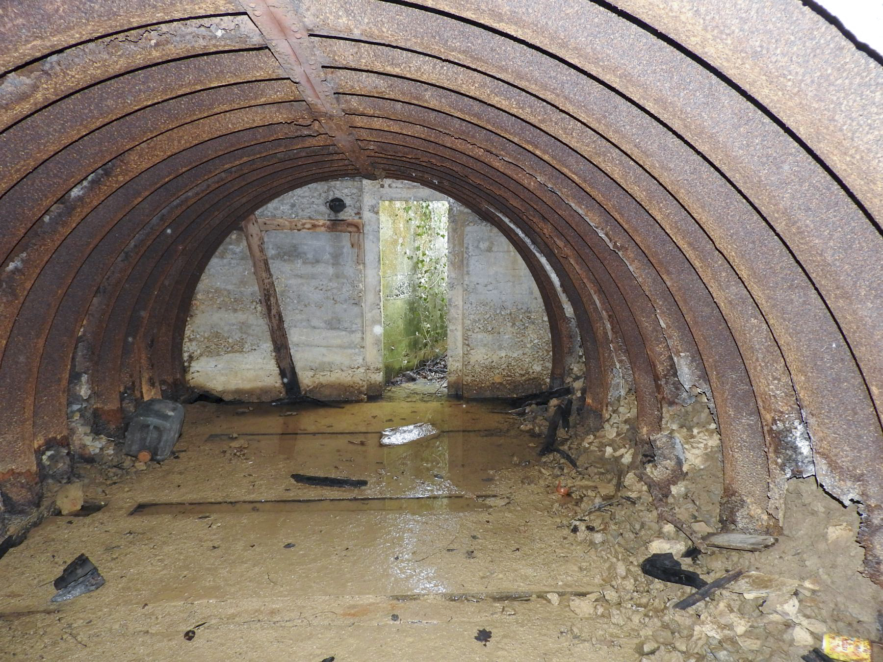 Ligne Maginot - ABRI GOEZERT - (Abri) - L'entrée.
On distingue le mur de protection dans l'ouverture. - STENGER Mathieu