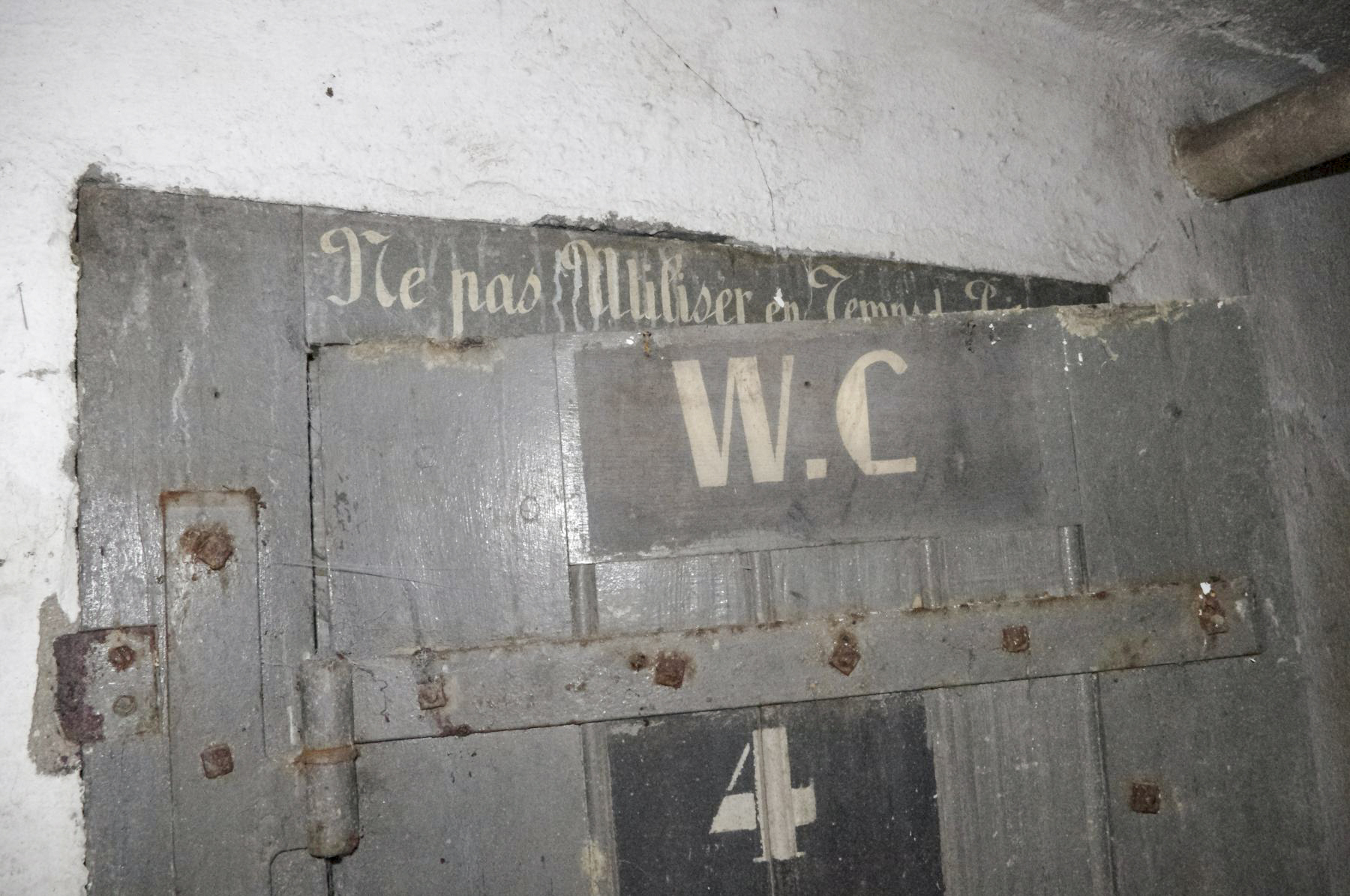 Ligne Maginot - METRICH NORD - C50 - (Casemate d'infanterie - Simple) - Les portes ont encore leurs marquages d'origine. - STENGER Mathieu