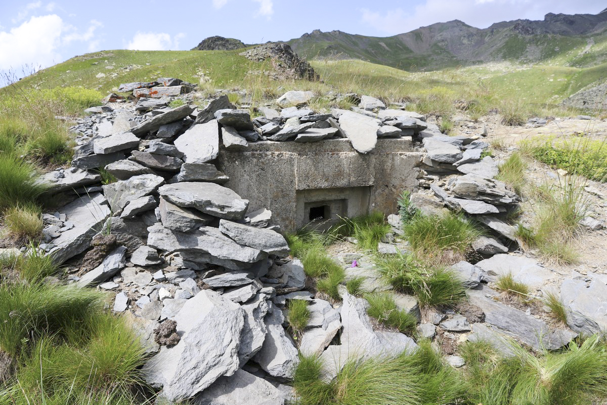 Ligne Maginot - COTE 2415 - (Blockhaus pour arme infanterie) - Créneau sud - Alain Perouffe