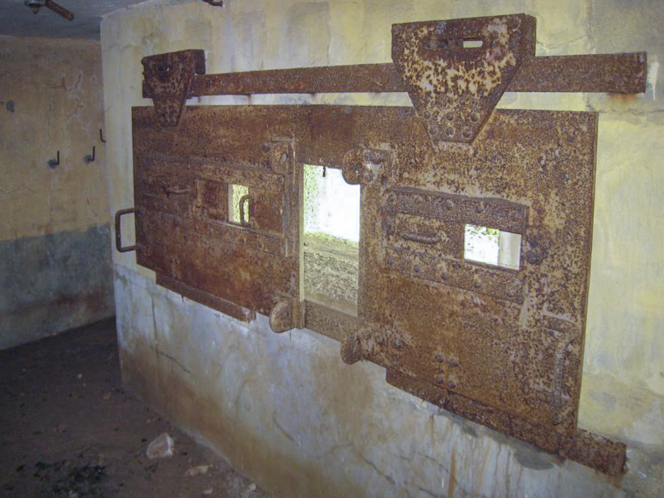 Ligne Maginot - DB17 - (Blockhaus pour canon) - Les volets blindés pour le canon propres au blockhaus type RFM 36 - Pruzsina jerome