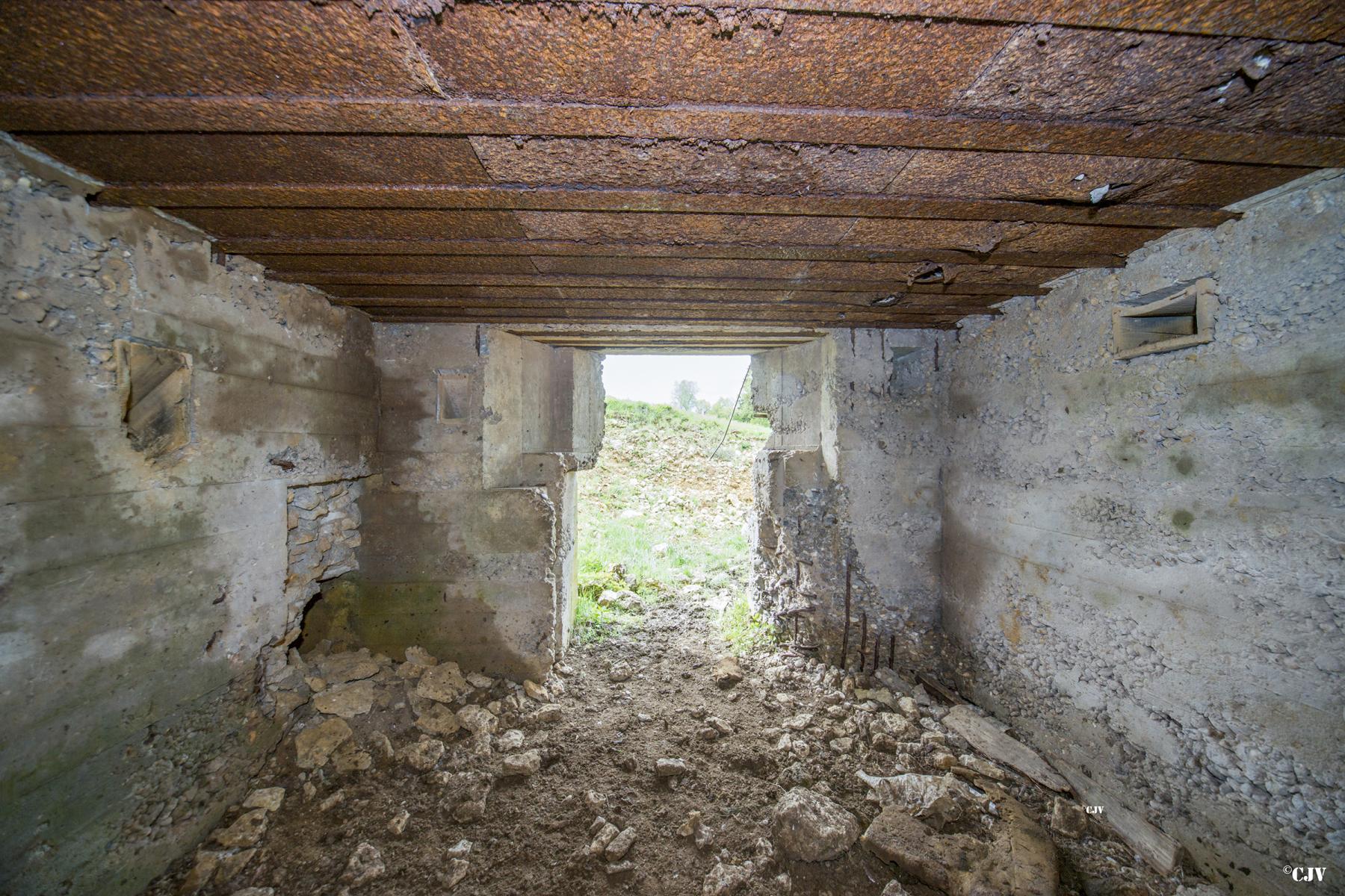 Ligne Maginot - DB241 - (Blockhaus pour canon) - L'entrée vue de l'intérieur - Lia VERMEULEN