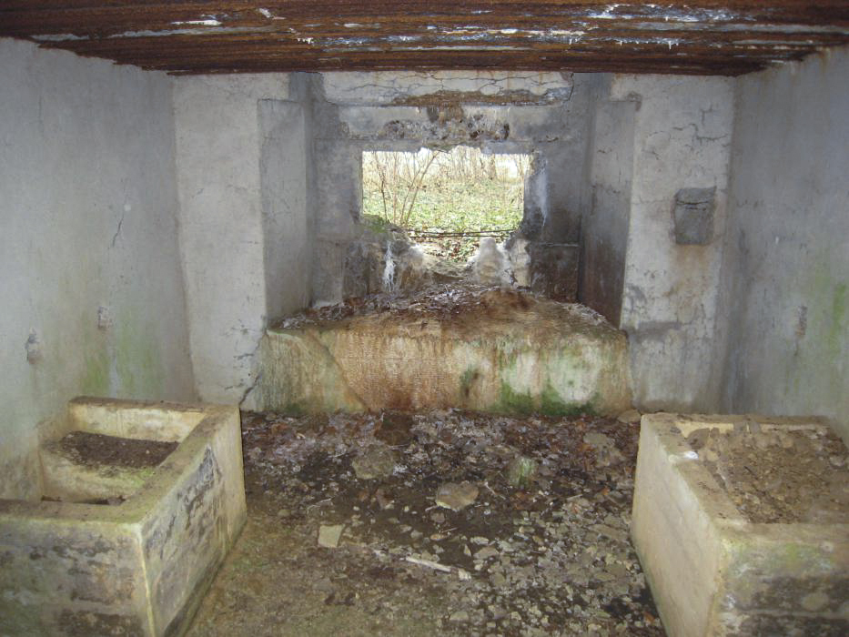 Ligne Maginot - DB209 - (Blockhaus pour canon) - Noter les emplacement pour les bêches du canon - Pruzsina jerome