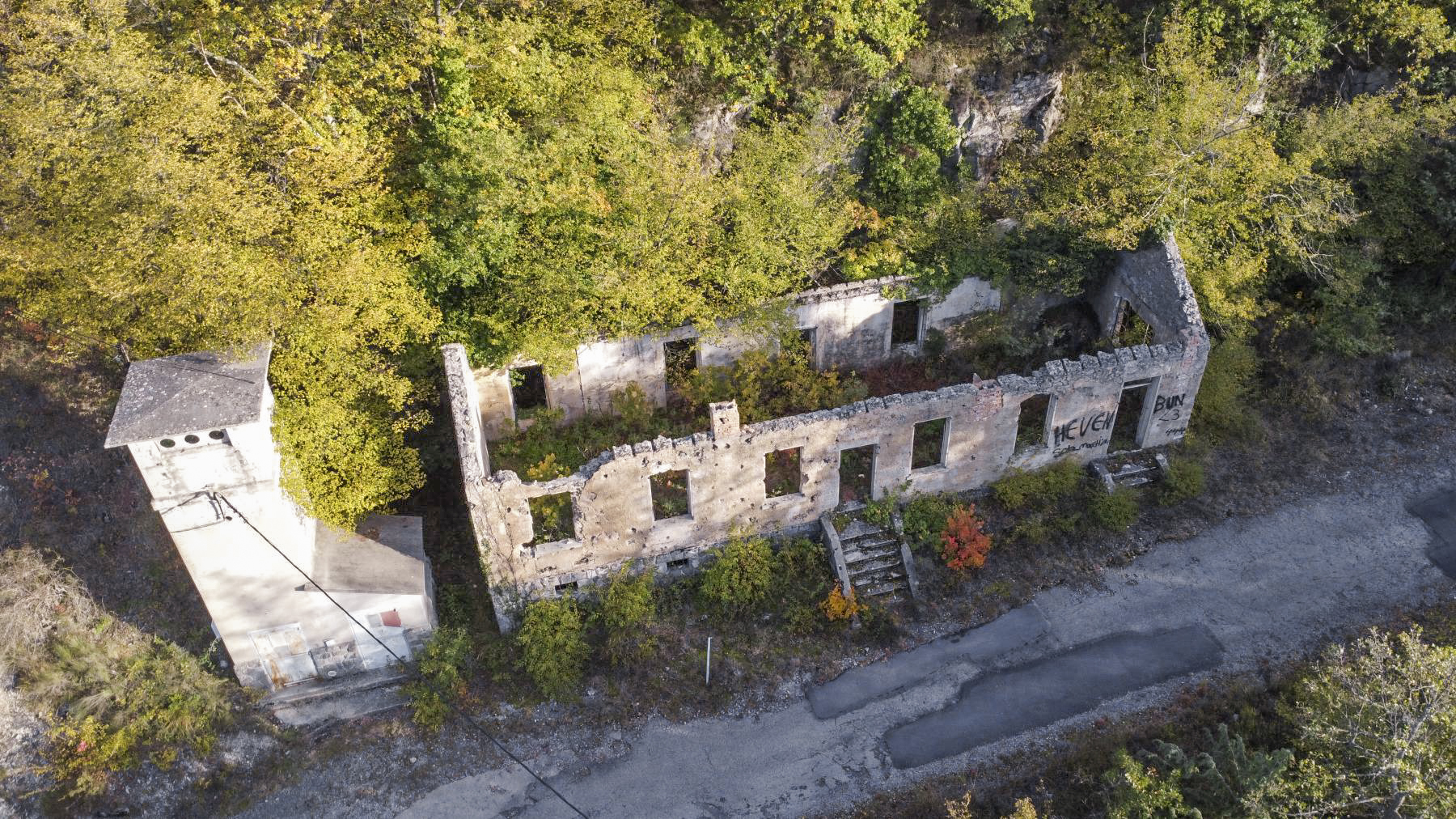 Ligne Maginot - AGAISEN - (Casernement) - Le casernement avec le transformateur - ELLENA Daniel - CUNY Philippe